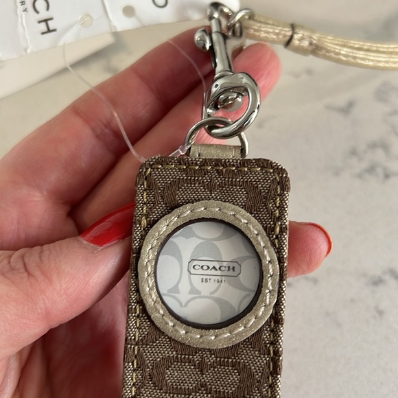 Coach Collector Alert. iPod shuffle case NWT - Picture 5 of 8
